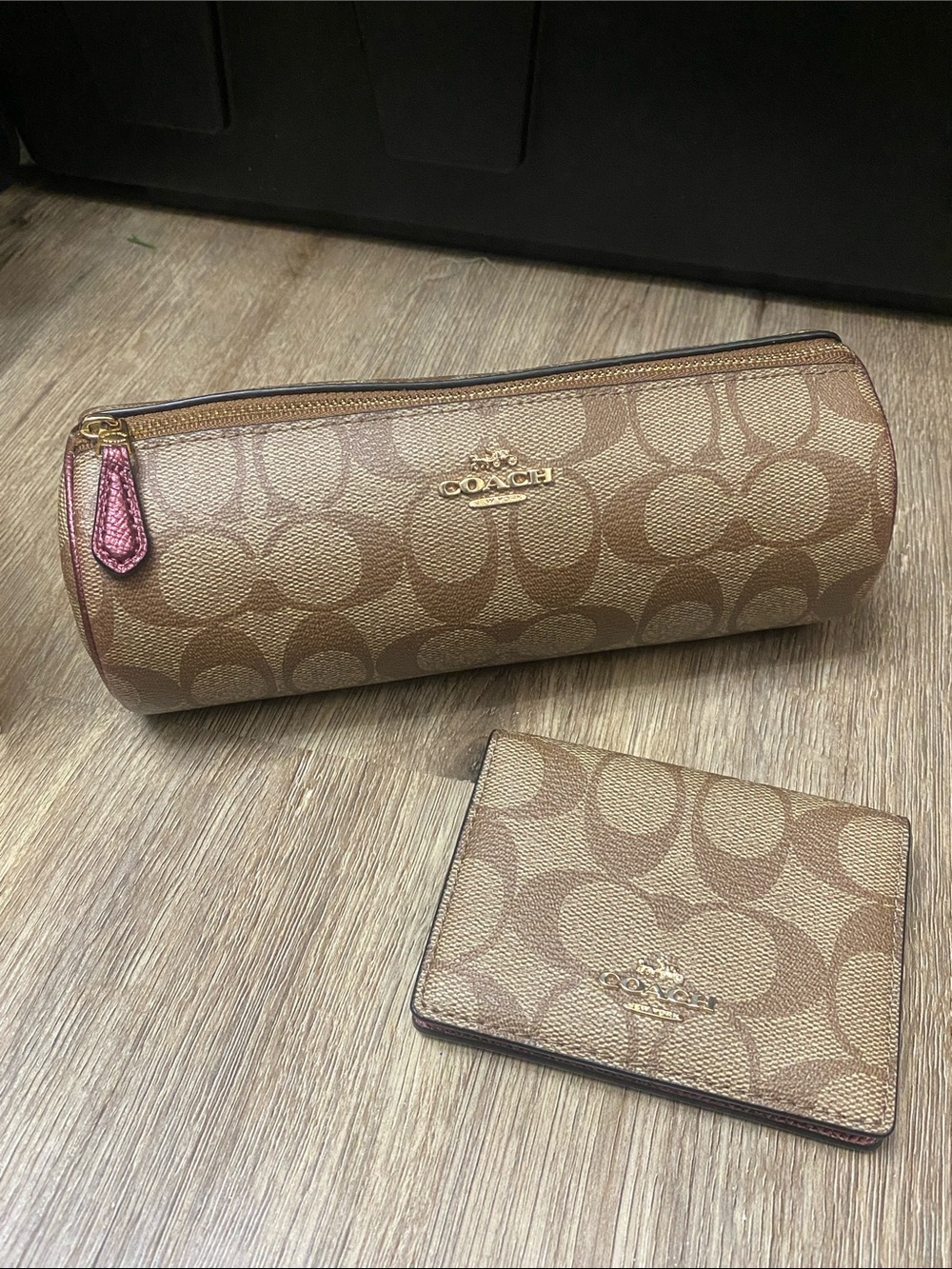 Coach Makeup Case with Mirror - Picture 2 of 15